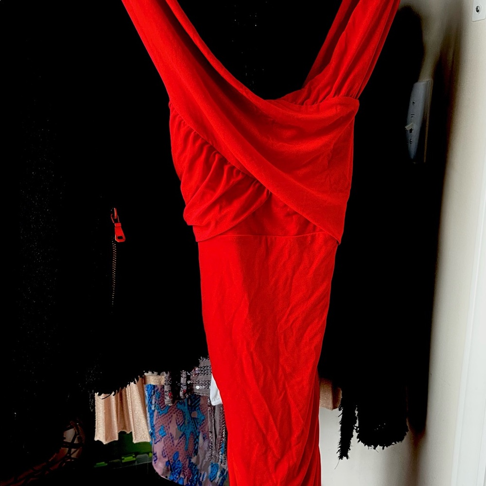 Gorgeous body hugging dress by GUESS